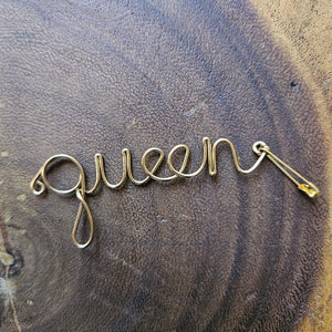 "Queen" Cursive Safety Pin