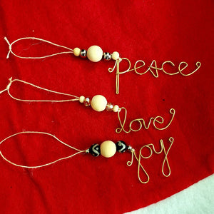 Gold-Colored 3 Ornament Set in Brass - Joy, Peace, Love