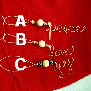 Gold-Colored 3 Ornament Set in Brass - Joy, Peace, Love
